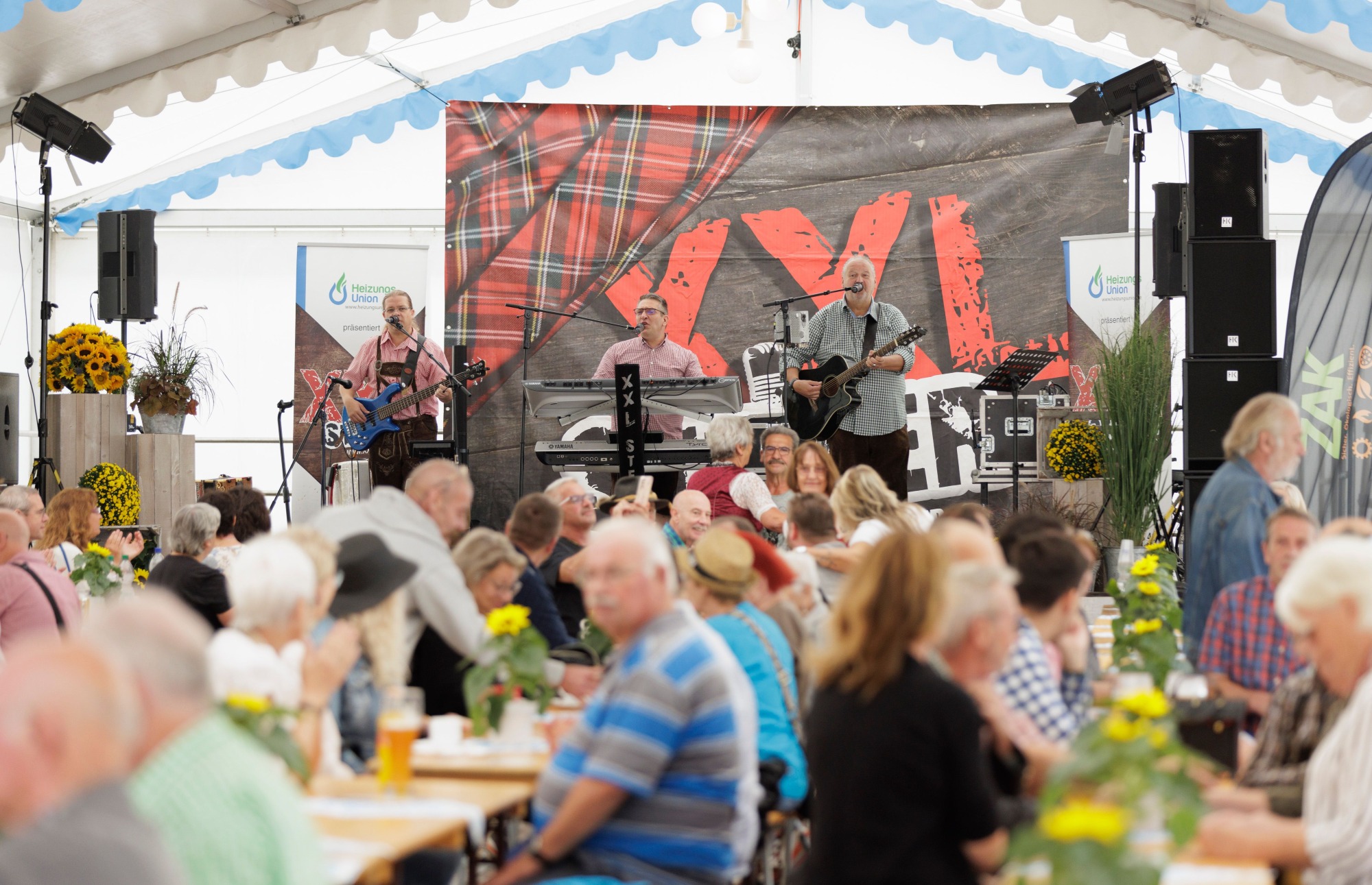 ZAK Almabtrieb mit XXL Steirer Konzert vor zahlreichen Besuchern