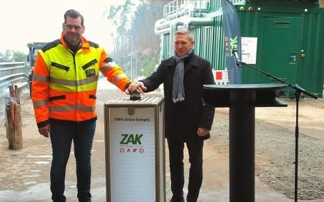 ZAK Gasmotor-Inbetriebnahme durch Vorstand Jan Deubig und Landrat Ralf Leßmeister markiert Meilenstein für erneuerbare Energieerzeugung im Landkreis Kaiserslautern