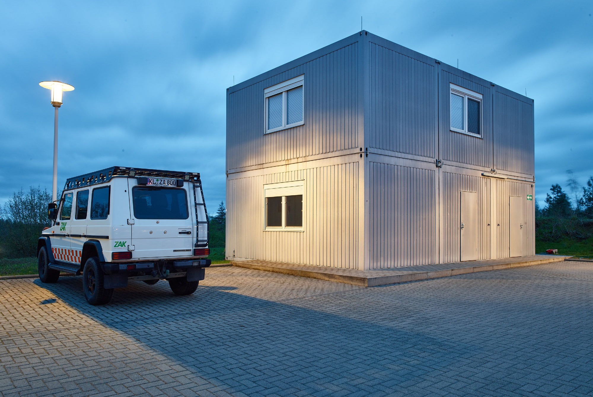 ZAK Infrastruktur nutzt modularen Container-Bau für flexible Verwaltungsräume und mobile Betriebsführung am Standort