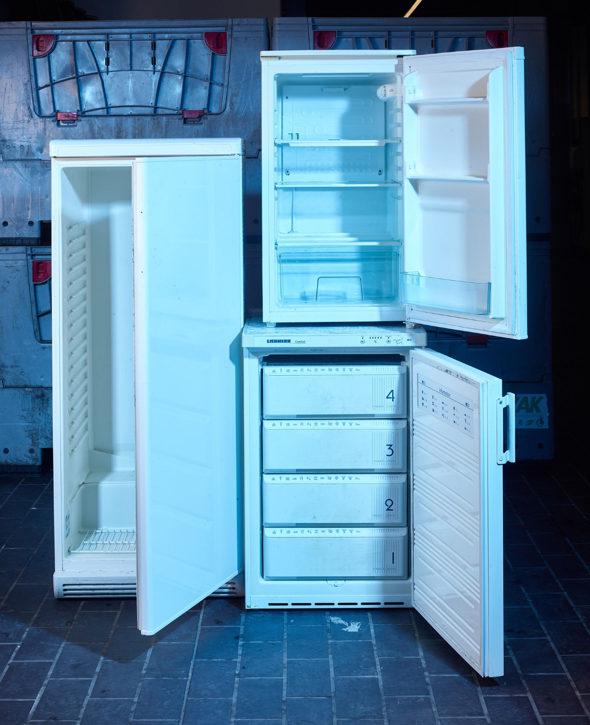 Ausrangierte Kühlschränke und Gefriergeräte werden in der ZAK für umweltgerechte Entsorgung klimaschädlicher Kältemittel gesammelt